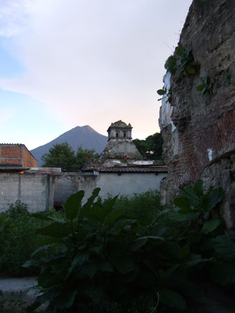 stadtblick_antigua_guat.jpg