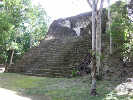 mayapyramide2_flores_tikal_guat