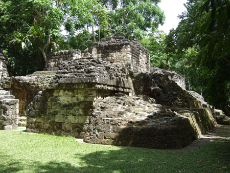 mayatempel08_flores_tikal_guat