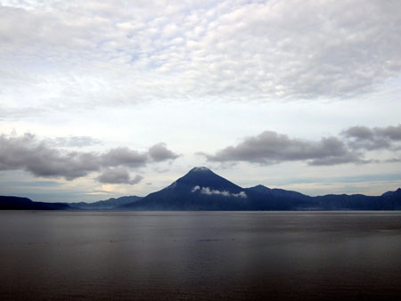 morgendaemmerung_lago_atitlan_panajachel_guate