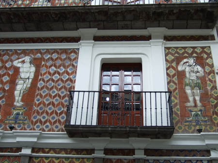 balkon4_stadtrundfahrt_puebla_mex